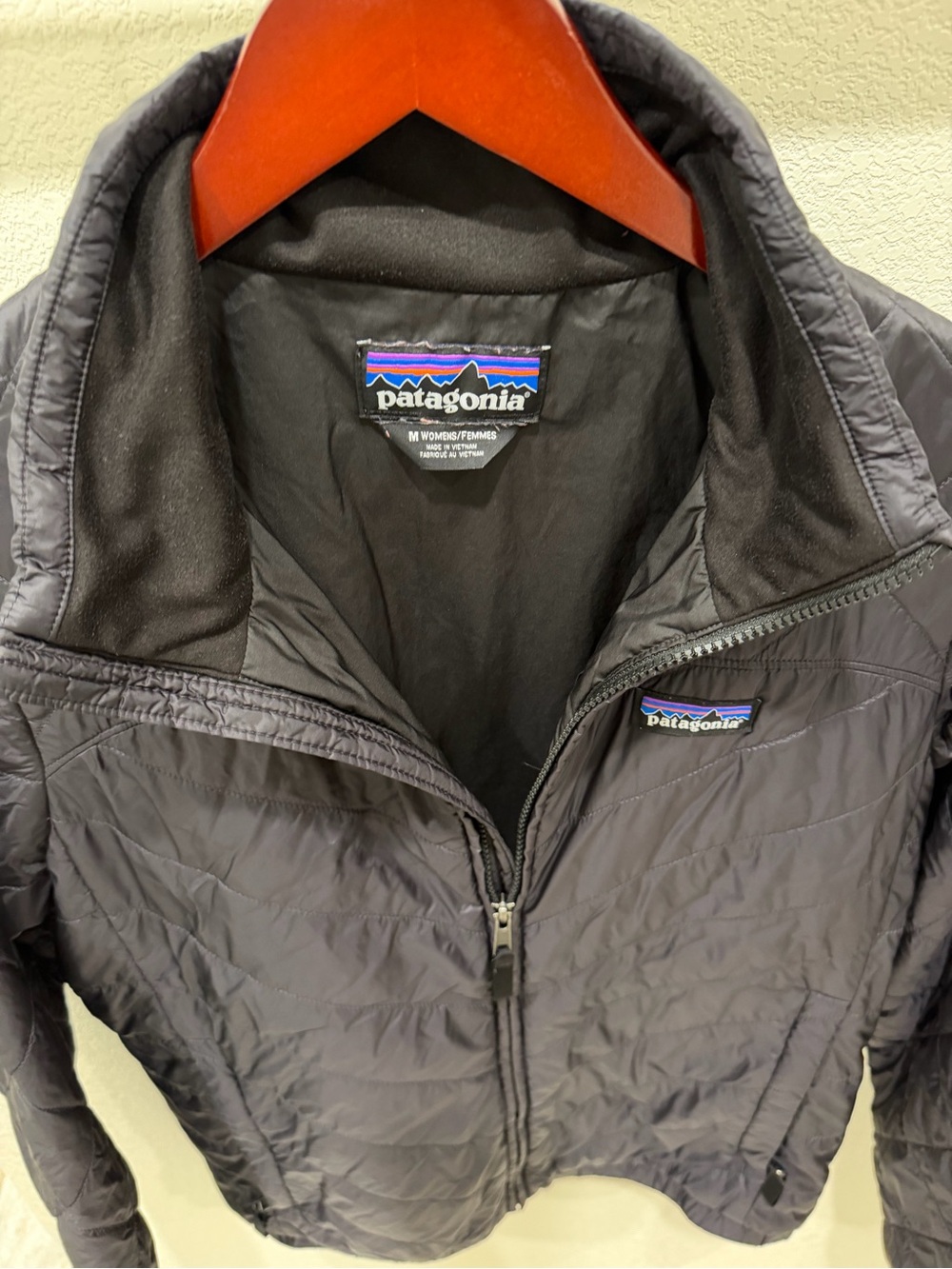 Patagonia Black Quilted Jacket with Subtle Logo - Picture 4 of 5